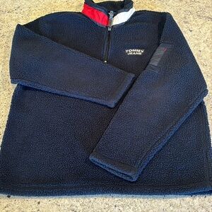 TOMMY JEANS 2002 SPELLOUT 1/4
ZIP HIGH PILE FLEECE PULLOVER
Navy Blue L Hip-Hop